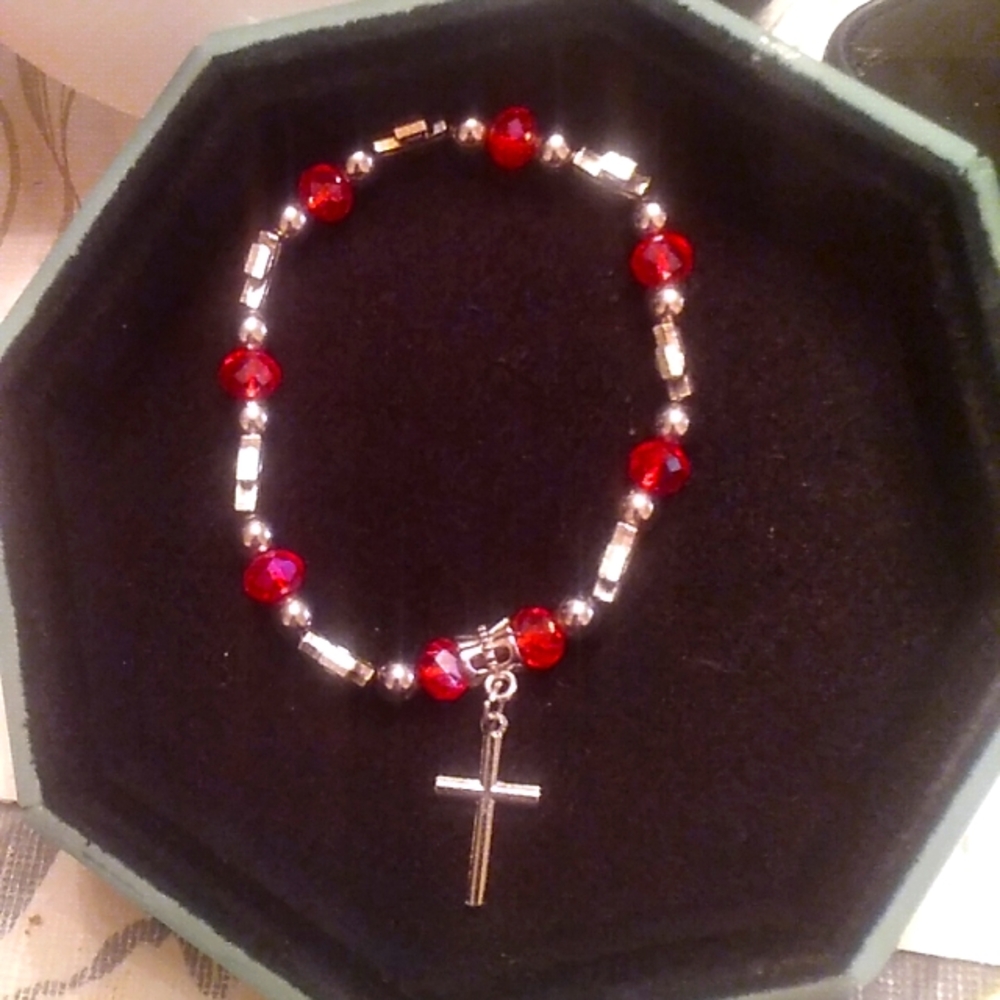 A BEAUTIFUL BEAUTIFUL RED BEADED WITH SILVER CROSSES  A LONG SILVER CROSS HANG